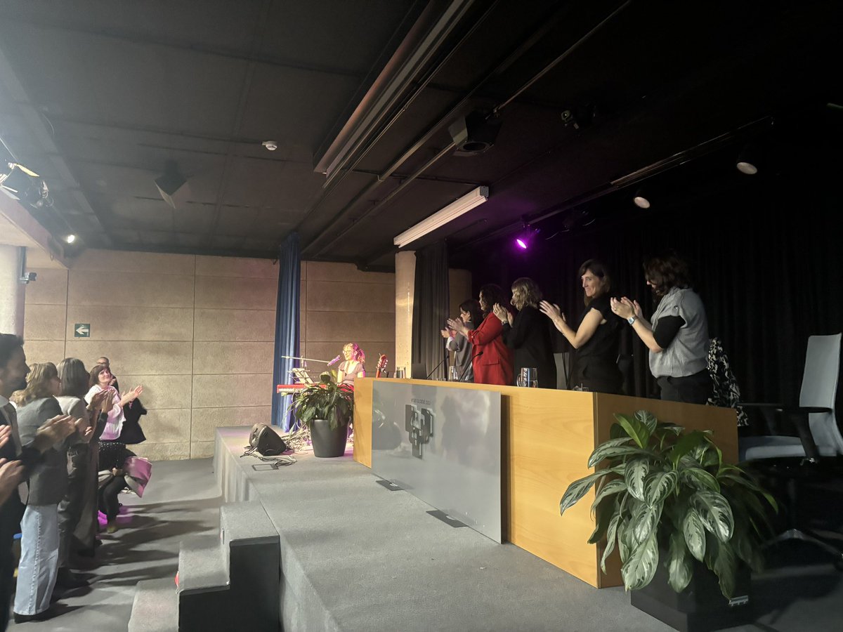 Oso pozik eta harro gure fakultateko psikologiako graduatu berrien promozio ekitaldian <a href="/psikoehu/">Psikologia UPV/EHU</a> aupa zuek! Orain ospatu eta gozatu, merezi duzue eta! <a href="/upvehu/">UPV/EHU</a> #Graduazioekitaldia #PsikologiaUPVEHU