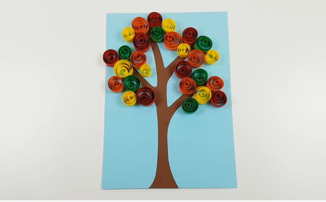 ¡Hora de crear un árbol de otoño con los peques! 
Usa hojas de cartulina y pegamento para hacer una obra de arte. 
¡Diversión garantizada! 

youtu.be/UzMujiFiWX0?fe…

#Manualidades #Otoño #Creatividad #TiempoEnFamilia #DIY