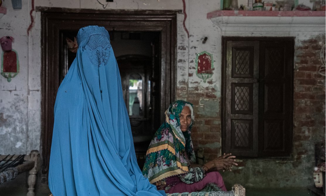SILENCIADAS. Coincidiendo con el tercer aniversario del regreso de los talibanes al poder en Afganistán, el Ministerio de la Moral de la República promulgó una ley que obliga a las mujeres a guardar silencio en público. bit.ly/3OcJVW8
