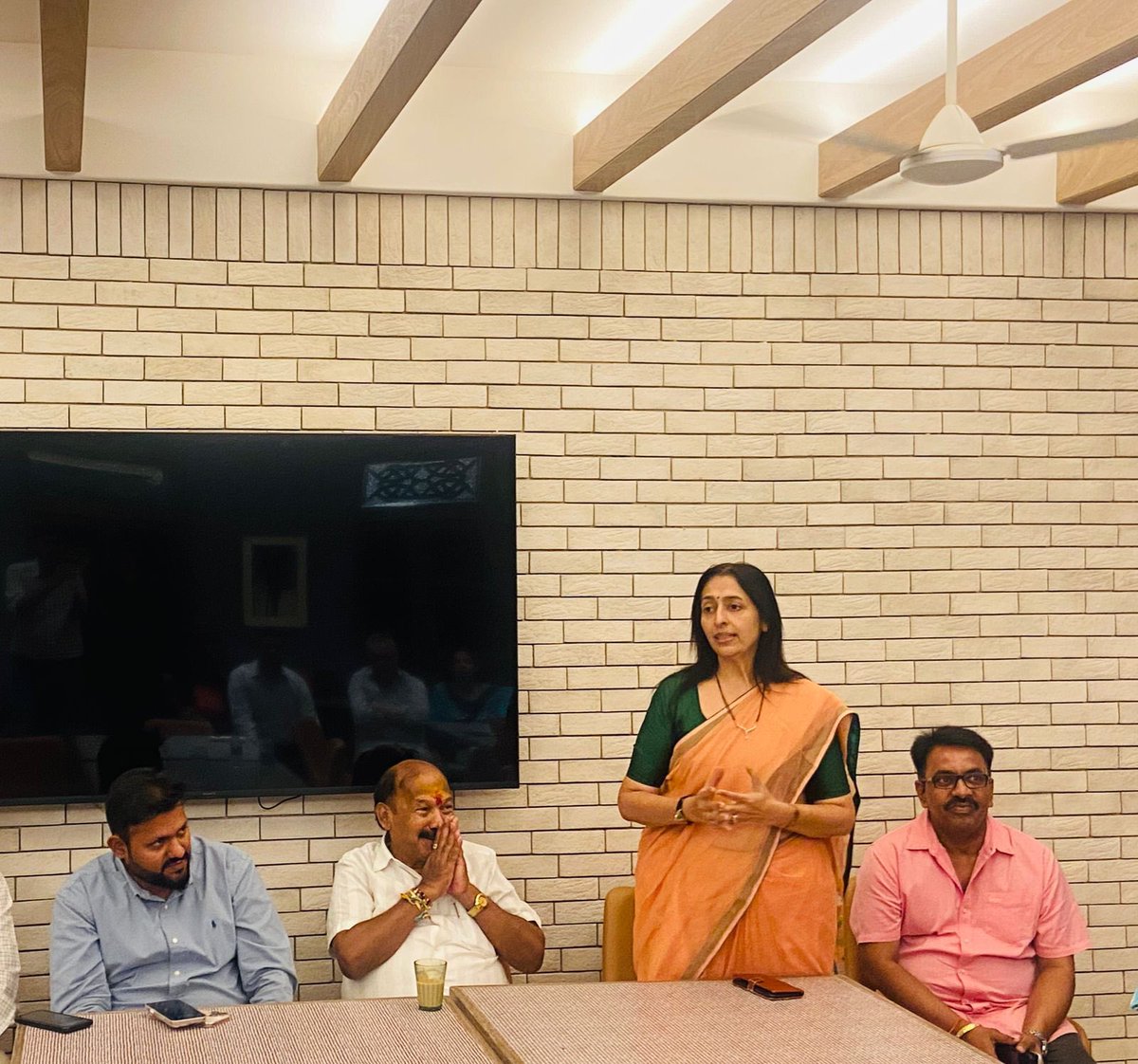 NehalShahBJP's tweet photo. Had an interactive meeting with the residents of Dadar Parsee Colony at Parsi Gymkhana in support of Mahayuti BJP candidate from Wadala Assembly, Shri Kalidas Kolambkar Ji.  

Their firm resolve to cast their vote for Kalidas Ji on Wednesday, 20 November 2024 reflects their gratitude and trust in his visionary leadership.  

#MaharashtraElection2024 #EkHainToSafeHain #Dadar #Wadala 

@KalidasKolambkr