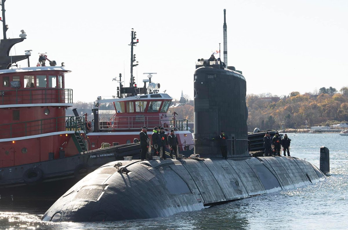 WarshipCam's tweet photo. HMCS Windsor (SSK 877) Victoria-class diesel-electric submarine coming into Groton, Connecticut - November 13, 2024 #hmcswindsor #ssk877

SRC: FB- Submarine Readiness Squadron 32 https://t.co/4FmwttUrGU