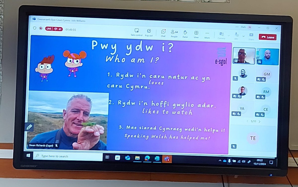 ysgol_y_dderi's tweet photo. Blwyddyn 1 a 2 wedi dysgu llawer yng ngwasanaeth rhithiol arbennig e-sgol fel rhan o gyfres Cewri Cymru gyda Iolo Williams. Siwan, Nansi a Scarlet wedi holi cwestiynau da!๐ฆ#SerenASbarc https://t.co/ZxJjHezqfI