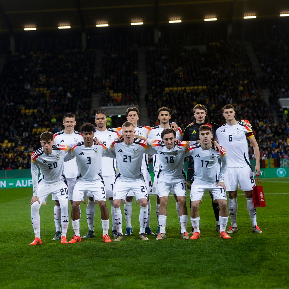 DFBNachwuchs's tweet image. Dieses 👇 Team führt in Aachen! 🇩🇪🇩🇰

#U21 #CREW21 #GERDEN
📸 Thomas Boecker/DFB