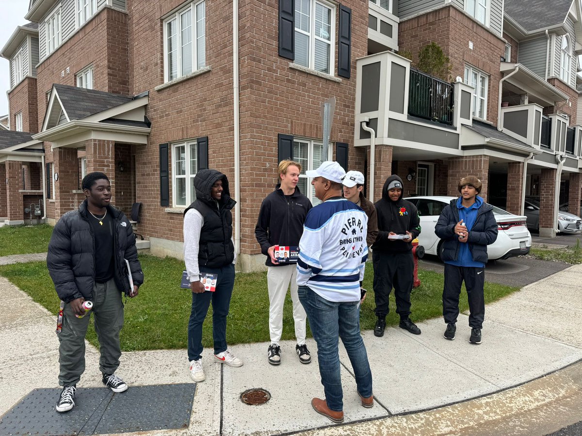 NadeemAkbar2026's tweet image. Out in the community, meeting neighbors and having meaningful conversations at every door. Hearing your concerns and ideas drives our mission to build a stronger Burlington North-Milton West.

#TimeForChange #TrudeauHasToGo #ConservativeSolutions #CarbonTax #Milton #Burlington