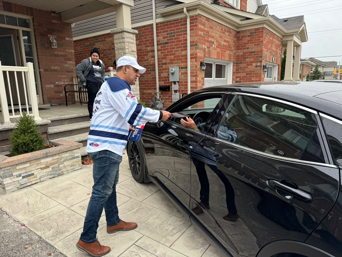 NadeemAkbar2026's tweet image. Out in the community, meeting neighbors and having meaningful conversations at every door. Hearing your concerns and ideas drives our mission to build a stronger Burlington North-Milton West.

#TimeForChange #TrudeauHasToGo #ConservativeSolutions #CarbonTax #Milton #Burlington