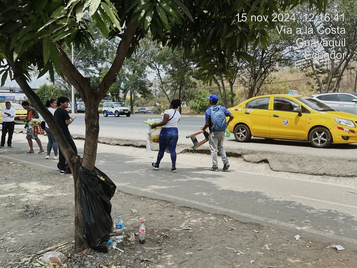 segura_ep's tweet photo. @LrdsAr @EmergenciasEc @JORGE_2O3O @GyeResponde @DASEAlcaldiaGye @alcaldiagye @aquilesalvarez @Ing_Anchundia @FernandCornejoV Estimado usuario, desde Segura EP se coordinó con 👮🏻Agentes de control Municipal la atención de la novedad reportada.
 
#AcciónSegura https://t.co/NlewslzXoW