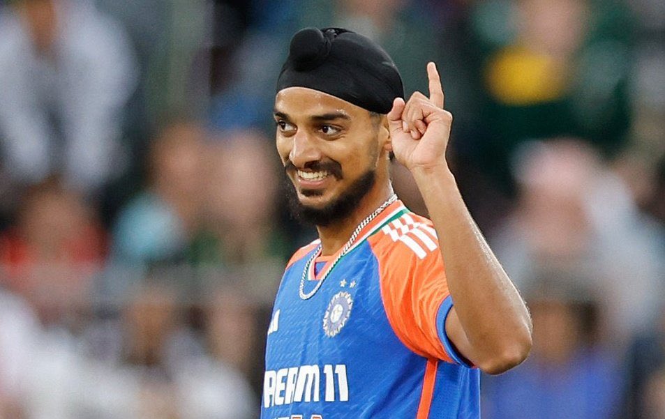 CricSamraj's tweet image. 🔥 Arshdeep Singh is Unstoppable! 🔥
🎯 Delivering magic with the ball, he’s on a roll! 🏏💪
#ArshdeepSingh #Cricket #BowlingMasterclass