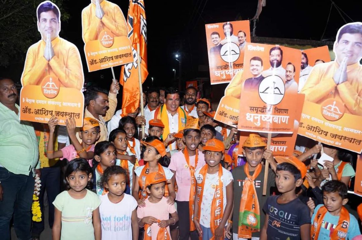 kmohankar's tweet photo. Despite clear directives by @ECISVEEP on zero tolerance towards use of children in election related activities/campaigns/rallies in accordance with Child Labour (Prohibition and Regulation) Act 1986, Shivsena candidate Ashish Jaiswal from Ramtek AC using minors for rallies. https://t.co/4uvetUChqa
