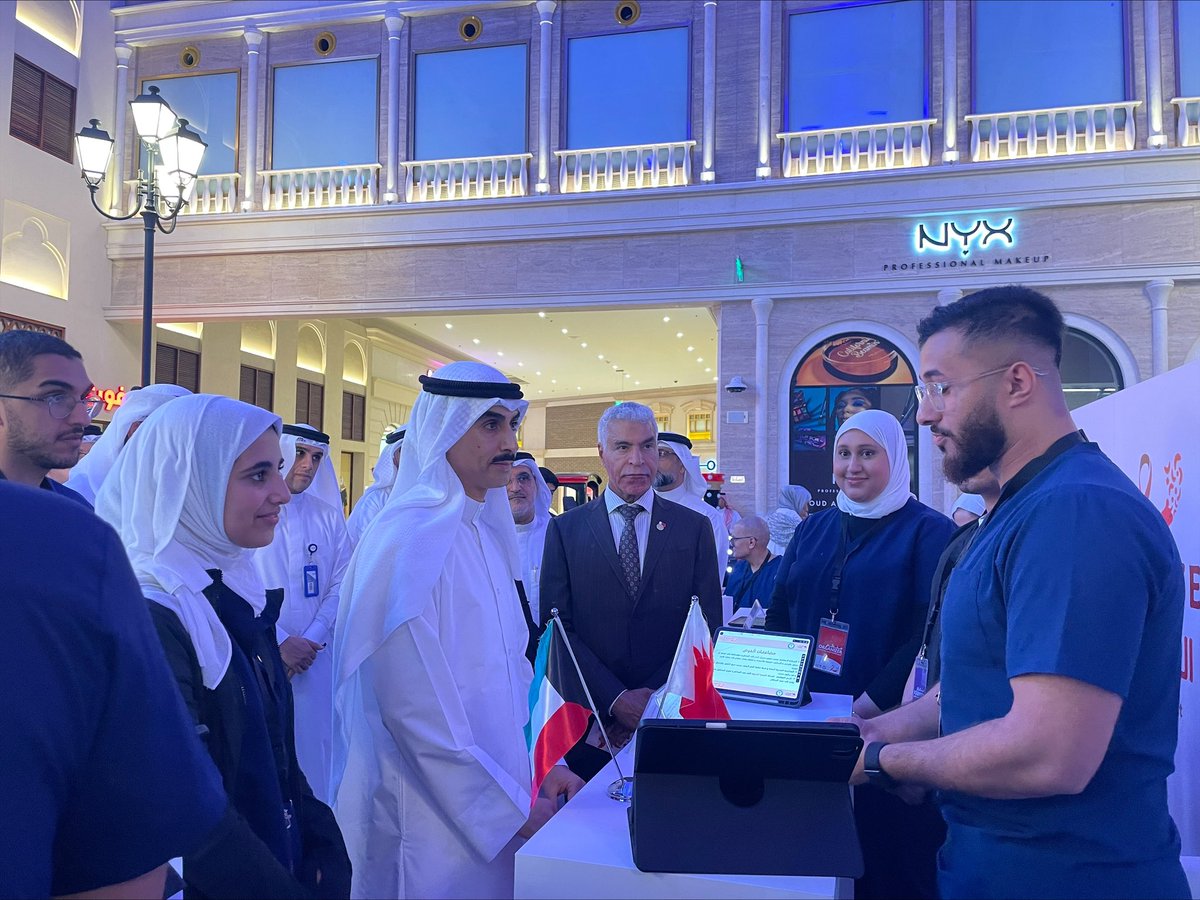 kuna_ar's tweet photo. سفير دولة الكويت لدى مملكة البحرين الشيخ ثامر جابر الأحمد الصباح لـ"كونا": المبادرات الإنسانية والخيرية التي يقدمها أبناؤنا الطلبة تعكس ثقافة العمل التطوعي المتأصل في مقومات الهوية الكويتية

- حضر فعالية الحملة التوعوية عن "فقر الدم المنجلي: التي يقيمها طلبة الطب الكويتيون الدارسون في الكلية الملكية الأيرلندية للجراحين بالبحرين

https://t.co/lig6eILdJ4

#كونا #الكويت