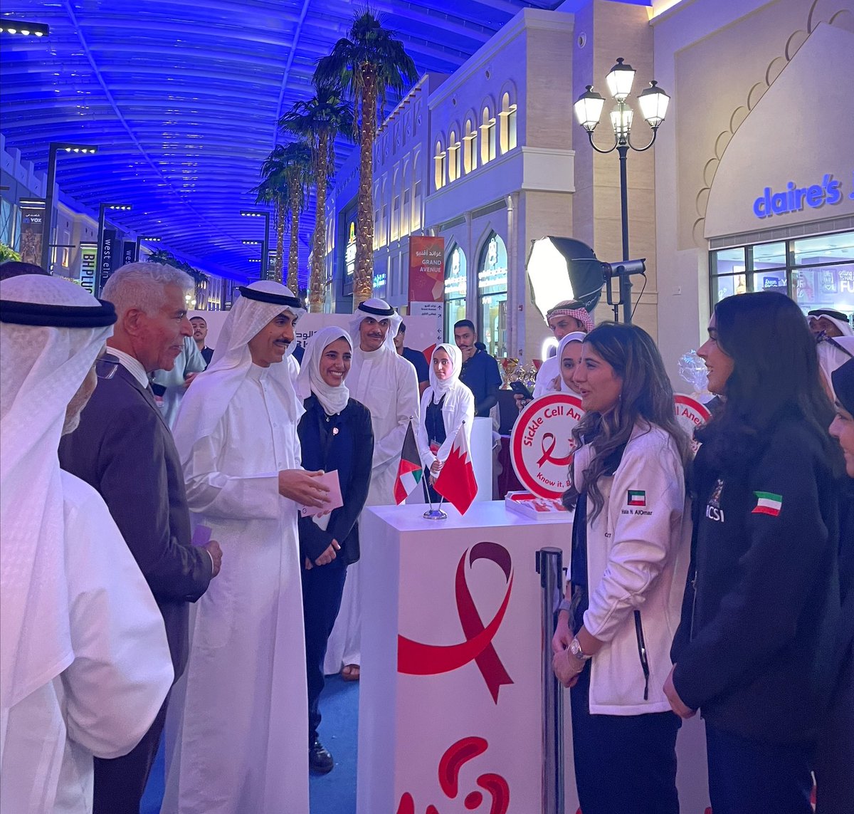 kuna_ar's tweet photo. سفير دولة الكويت لدى مملكة البحرين الشيخ ثامر جابر الأحمد الصباح لـ"كونا": المبادرات الإنسانية والخيرية التي يقدمها أبناؤنا الطلبة تعكس ثقافة العمل التطوعي المتأصل في مقومات الهوية الكويتية

- حضر فعالية الحملة التوعوية عن "فقر الدم المنجلي: التي يقيمها طلبة الطب الكويتيون الدارسون في الكلية الملكية الأيرلندية للجراحين بالبحرين

https://t.co/lig6eILdJ4

#كونا #الكويت