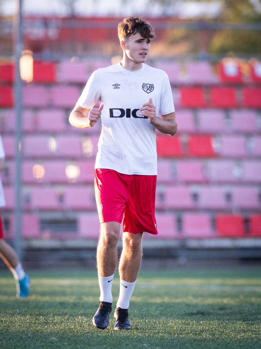 ProElite442's tweet photo. 📢📢 More Amazing News ‼️
The talented Sam Green 🏴󠁧��󠁥󠁮󠁧󠁿 has also joined the Pro Elite family 🔵🟡

Sam is a 6’2” 17 year old box 2 box Centre Midfielder, who has extensive Cat2 and Cat3 academy experience from a young age. 

This lad has an amazing future in football ahead of him and we are delighted to be supporting him 👍🏻💪🏻🔥

Good luck Sam ⚽️⚽️⚽️