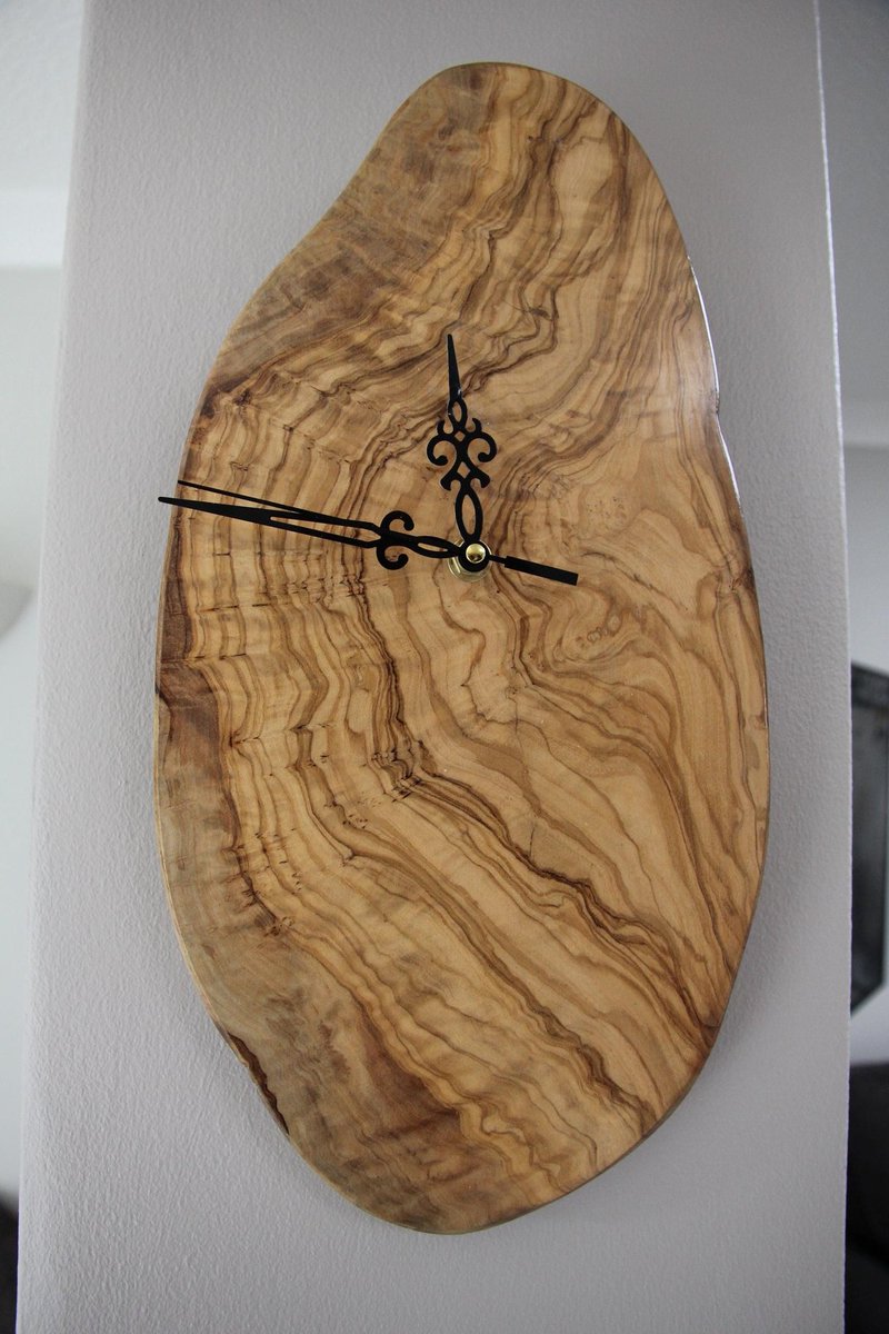 darrenburroughs's tweet photo. Unique Olive wood clock. Looks stunning as a feature
https://t.co/QKFJbhOFC3 https://t.co/SzMMeZoD6C