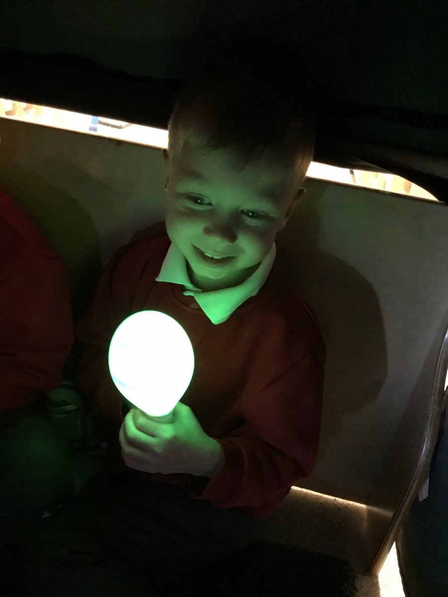 Bewleyprim's tweet photo. This week in RHW we started our new topic What happens when I go to sleep? We enjoyed finding out about light and dark and we investigated things that give us light in our dark den. Article 28 #EYFSatBewley #ScienceatBewley https://t.co/2qJ9NqkfZR
