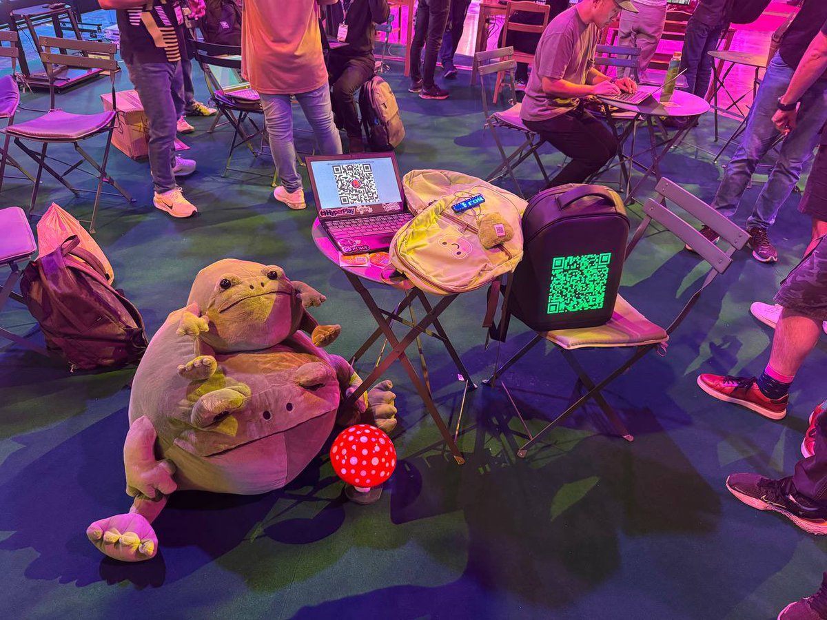 Big shoutout to <a href="/0xPARC/">0xPARC</a> for bringing the Frogcrypto app to life at #Devcon this year! 🐸

The Frogs were not just for fun, as they helped us at <a href="/DioneProtocol/">Dione Protocol</a> to engage in some of the most amazing conversations!

Thank you for turning the event into such an engaging experience