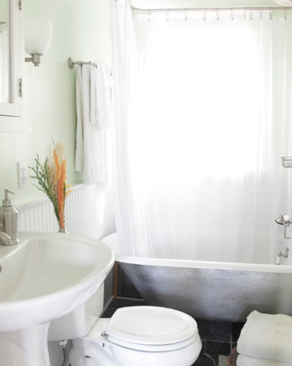 GoCottage's tweet image. Enjoy some bathroom bliss after a long day on the trails. ❤️

#lakeplacid #gocottage #vacation #outdoors #cabin #adirondacks