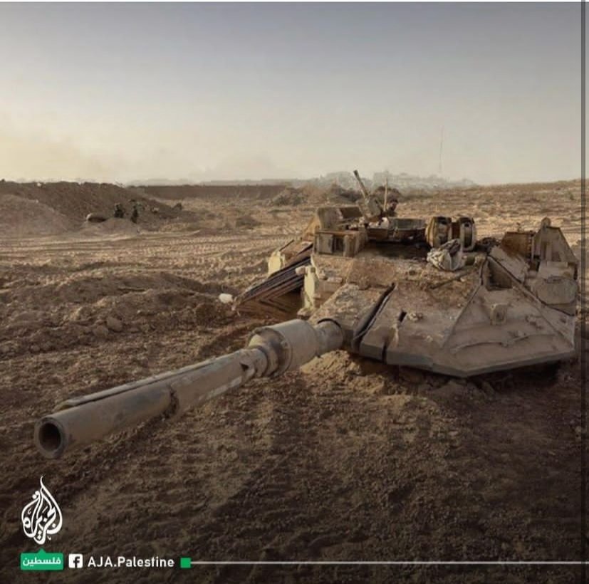 بالصورة مشهدين، لكن الجزيرة ذكرت مشهد واحد، وقالت أن هذا اجزاء بقايا دبابة مدمره في شمال غزة، أما أنا سأذكر المشهد الآخر، وأقول بالخلفية أيضاً مشهد بقايا شمال غزة المدمر الذي لن يعود، الي مش مهم بنظرهم! ولكنه يهمني شخصياً كوني ابن هذا المكان!!