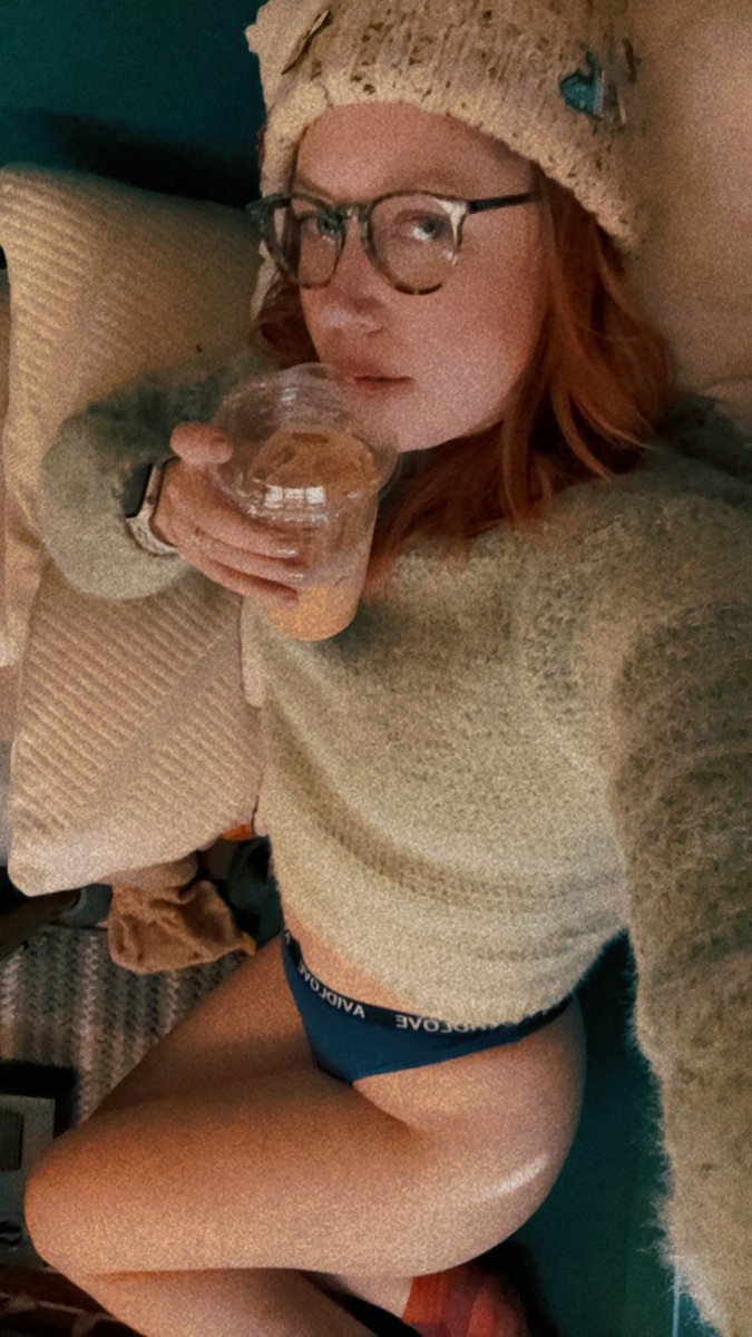 WanderingBritOF's tweet photo. Fall may be settling in, but I’m still sipping on iced lattes and soaking up all the cozy vibes. 🧊🍂✨ Perfect day for snuggling up in a fuzzy sweater with my fur babies. 🐾🧡
#linkinbio #OnlyFans #icedlatte #cozy #GirlNextDoor #OnlyFansCreator #cute #pnwvibes https://t.co/vls4v8hpsT