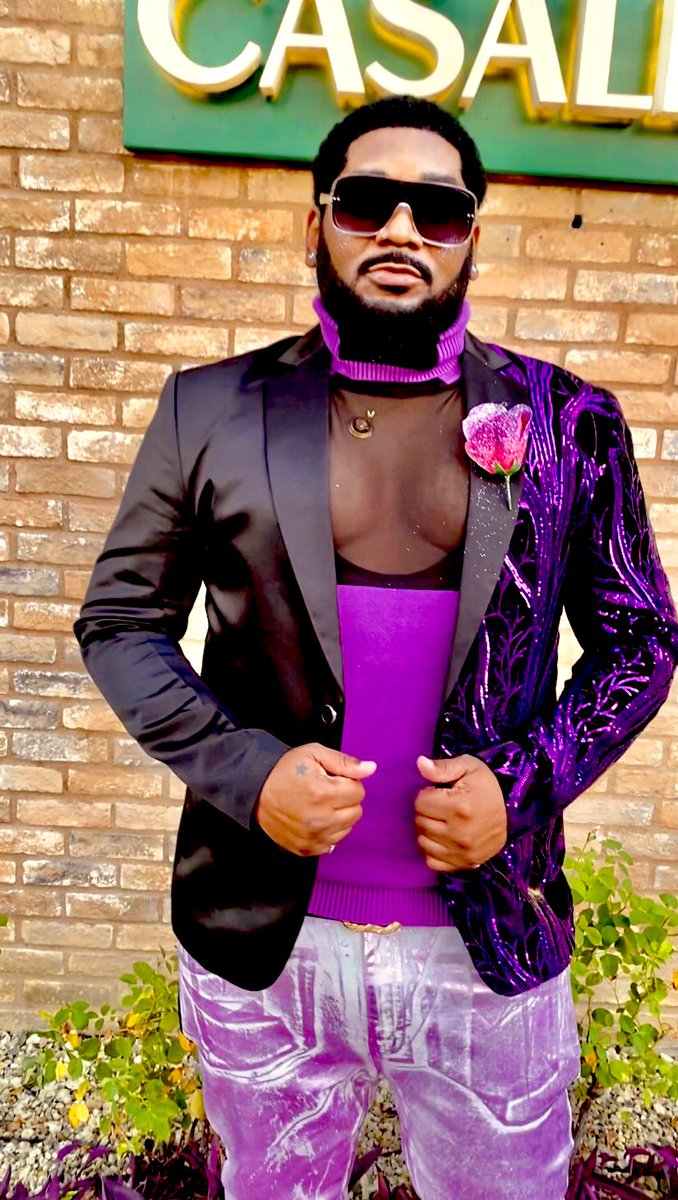 AnthonyCherry's tweet photo. Magnetism at Its Finest #AnthonyCherry #Porsche 💜Garden Carpet Host💜 https://t.co/WNkW7DZIKU