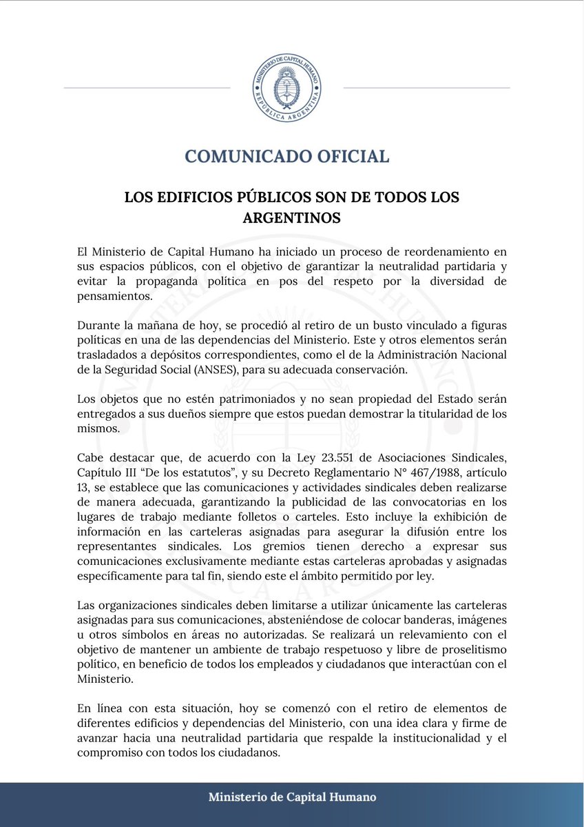 PrimeroDatos's tweet photo. 🇦🇷🚨| ¡Milei no para! 🏛️. Anunció neutralidad política en los edificios públicos: fuera los cuadros y banderas de Perón, Evita, Alfonsín y Néstor 🖼️❌. Es hora de que el Estado deje de ser un club partidario y empiece a trabajar para todos. 💥 https://t.co/se5HcX2RUI