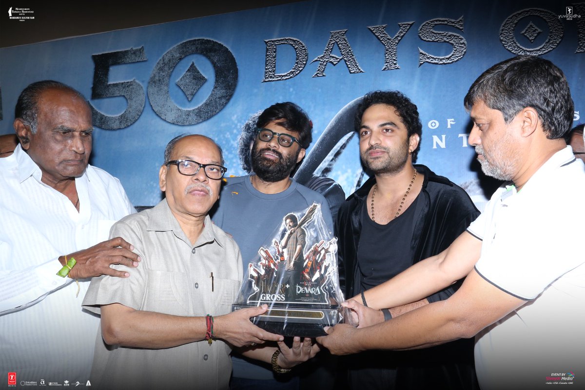 shreyasmedia's tweet photo. 50 Days of Dominance!๐ฅ
Celebrating the unstoppable journey of #Devara, a cinematic masterpiece that ruled hearts and the box office alike.๐๐คฉ
#50DaysForBlockbusterDEVARA #ShreyasMedia https://t.co/qhgTsoU0Zf