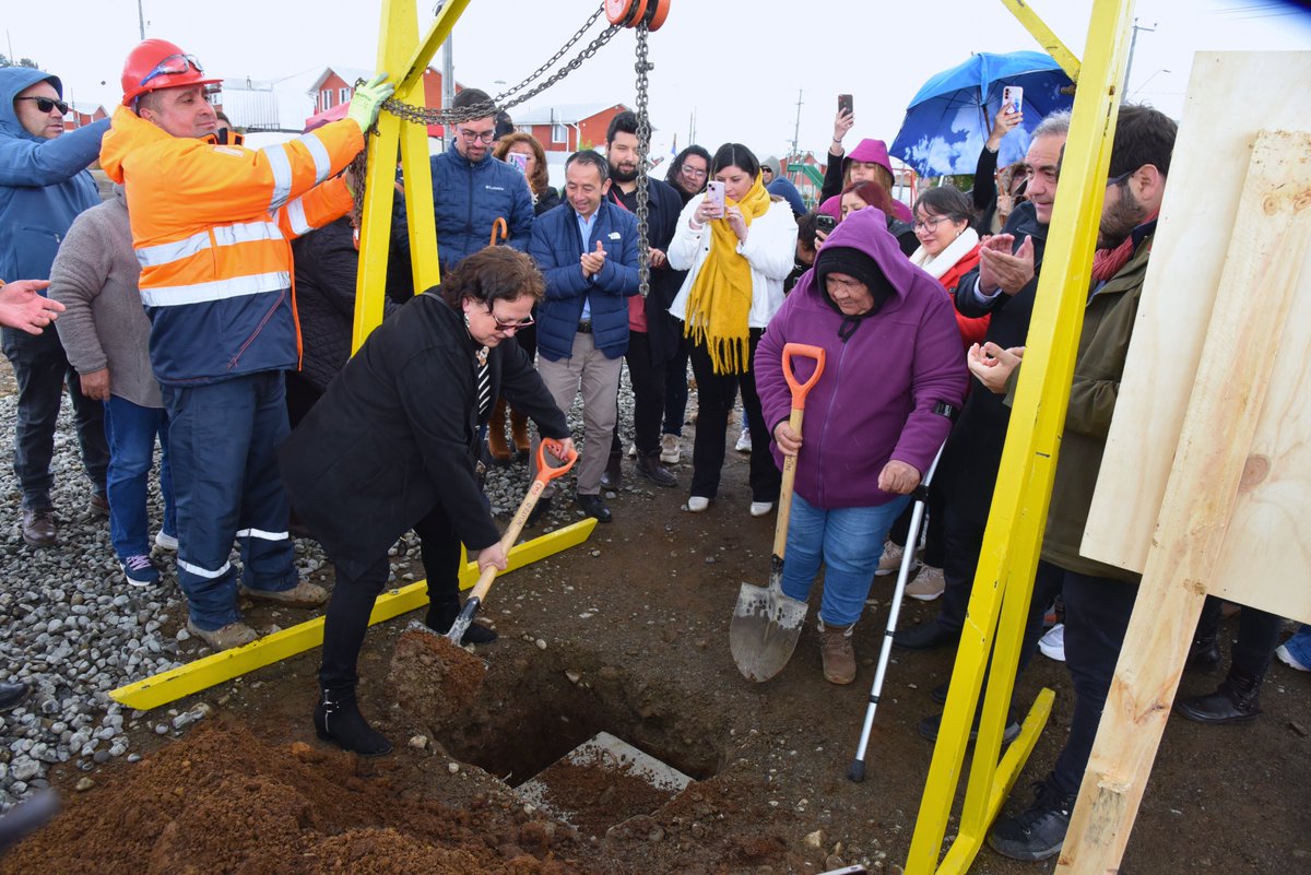 Se realizó la ceremonia de instalación de primera piedra del proyecto habitacional “Macroloteo musical” de Frutillar, proyecto que beneficia a 178 familias. <a href="/minvu_loslagos/">MINVU Los Lagos 2026</a>
