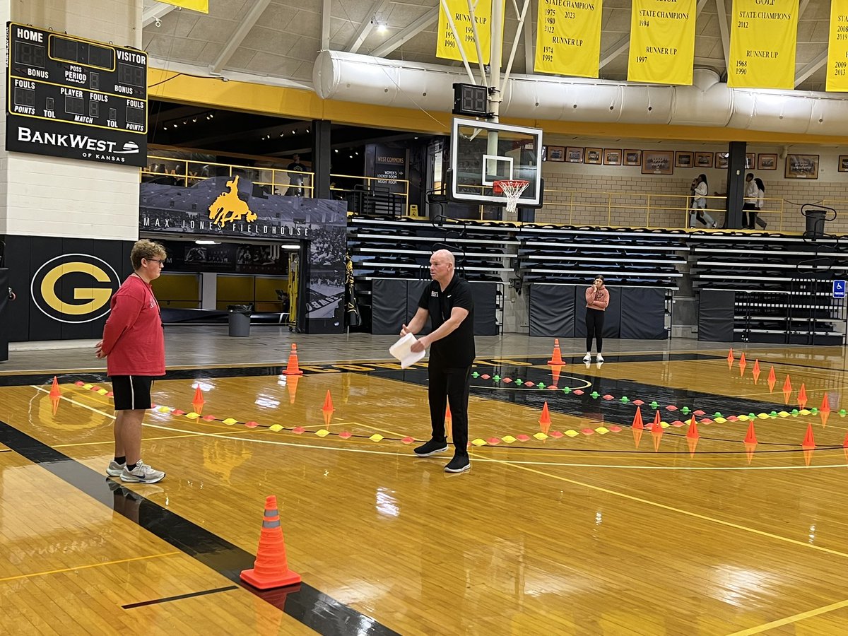 CoachBone10's tweet photo. Huge thank you to Scott Goodheart and @KSHSAA for helping get this set up for us at GJSHS! Gary Zielinski officiated 18 years in the NBA and now travels the world helping officials young and old with their mechanics and understanding of the rules! 
#RefRepsKansas #FutureRefs https://t.co/MShMivo3ng