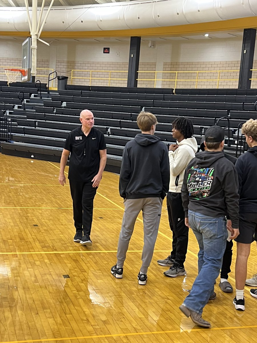 CoachBone10's tweet photo. Huge thank you to Scott Goodheart and @KSHSAA for helping get this set up for us at GJSHS! Gary Zielinski officiated 18 years in the NBA and now travels the world helping officials young and old with their mechanics and understanding of the rules! 
#RefRepsKansas #FutureRefs https://t.co/MShMivo3ng