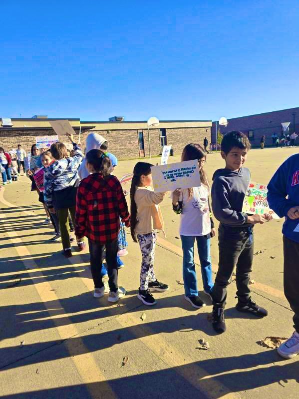 silvercityKCK's tweet photo. Ruby Bridges has made an impact on our STARs β¨ β¨ #RubyBridgesWalktoSchoolDay β¨ We are so appreciative to have our @KCKPSHR and @kckps_esl Multilingual Teams for coming out to walk in unity with us #AllAreWelcome https://t.co/9nzDskgGkd