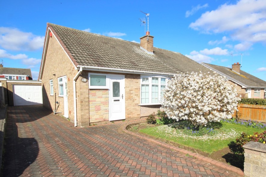 auctionhousene's tweet image. Could this be your 'fave' December auction lot? 🙌

18 Faverdale Avenue is a charming 2 bedroom semi-detached bungalow, tucked away in a popular #Acklam cul-de-sac and guided at £95,000+.

Learn more now: brnw.ch/21wOFZv