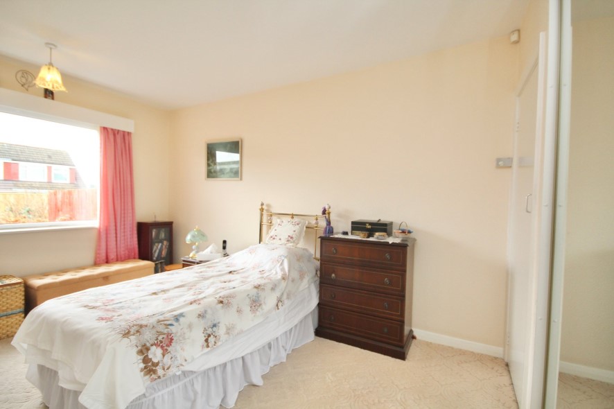 auctionhousene's tweet image. Could this be your 'fave' December auction lot? 🙌

18 Faverdale Avenue is a charming 2 bedroom semi-detached bungalow, tucked away in a popular #Acklam cul-de-sac and guided at £95,000+.

Learn more now: brnw.ch/21wOFZv