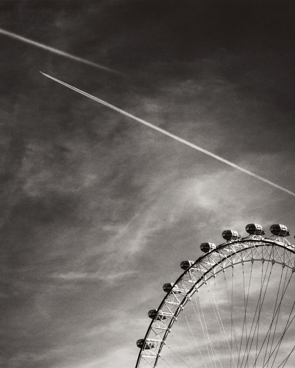 denisolivierart's tweet photo. Millennium Wheel, London, England. August 2022. Ref-11771: #eye #trail #newmamiya6 #milleniumwheel #denisolivier #m6 #wheel #aircraft #mamiya6 #mamiya #clouds #denisolivierphoto #sky #denisolivierphotography #blackwhite #denisolivierphotographer #kodakgold #c41 #blackandwhite… https://t.co/lSrDoF6nnE