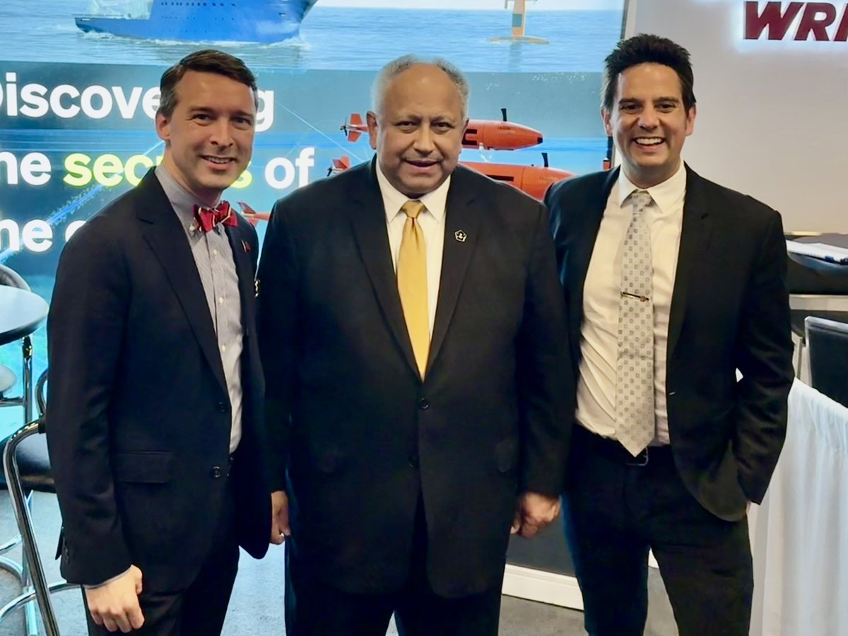 nicphillips's tweet photo. Grateful to The Honorable @SECNAV Carlos Del Toro @USNavy for supporting American small businesses, vital to our submarine industrial base. @idealelectricco is committed to the submarine fleet. Thank you Naval Submarine League! #usnavy #secnav #webuildgiants #buildsubmarines https://t.co/6lA6sTS48F