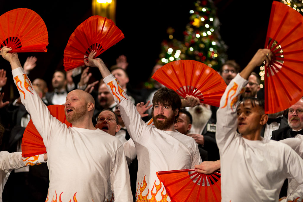 VMChorus's tweet image. The VMC is back at the Vancouver Playhouse for Making Spirits Bright 2024! Our setlist will journey from frosty to cozy—and even a little steamy with Kylie’s “100 Degrees”! Get tickets now!

vancouvermenschorus.ca/concerts-and-t…

#MSB2024 #LGBTQ #gaychoir #queerart #yvr #vancitybuzz #vancity