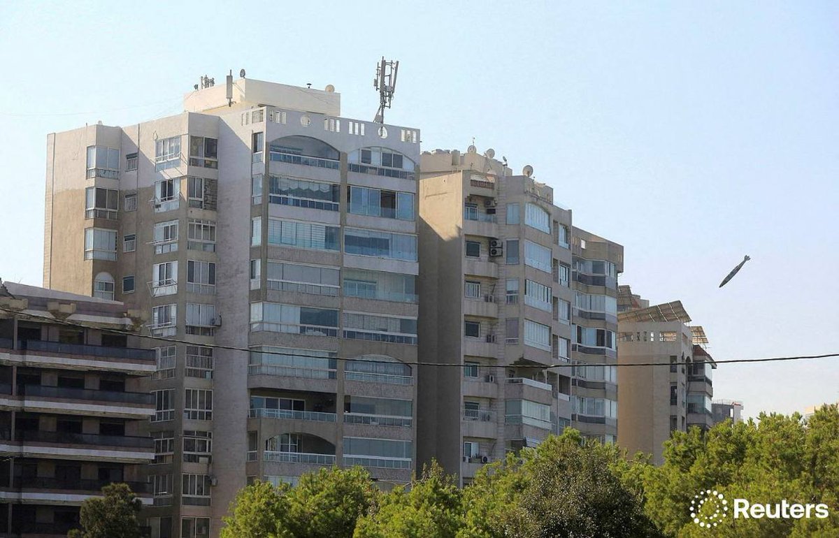 FilistinPrensi's tweet image. İsrail’in Beyrut’ta düzenlediği son saldırılarda ABD’nin tedarik ettiği 900 kiloluk MK84 güdüm kitiyle birlikte net bir şekilde görülüyor.

Hatırlamakta fayda var; ABD atom bombasını kullanan tek ülkedir. Barbar, câni, faşist, bebek katili ABD.

#LebanonGenocide 
#GazaGenocide‌