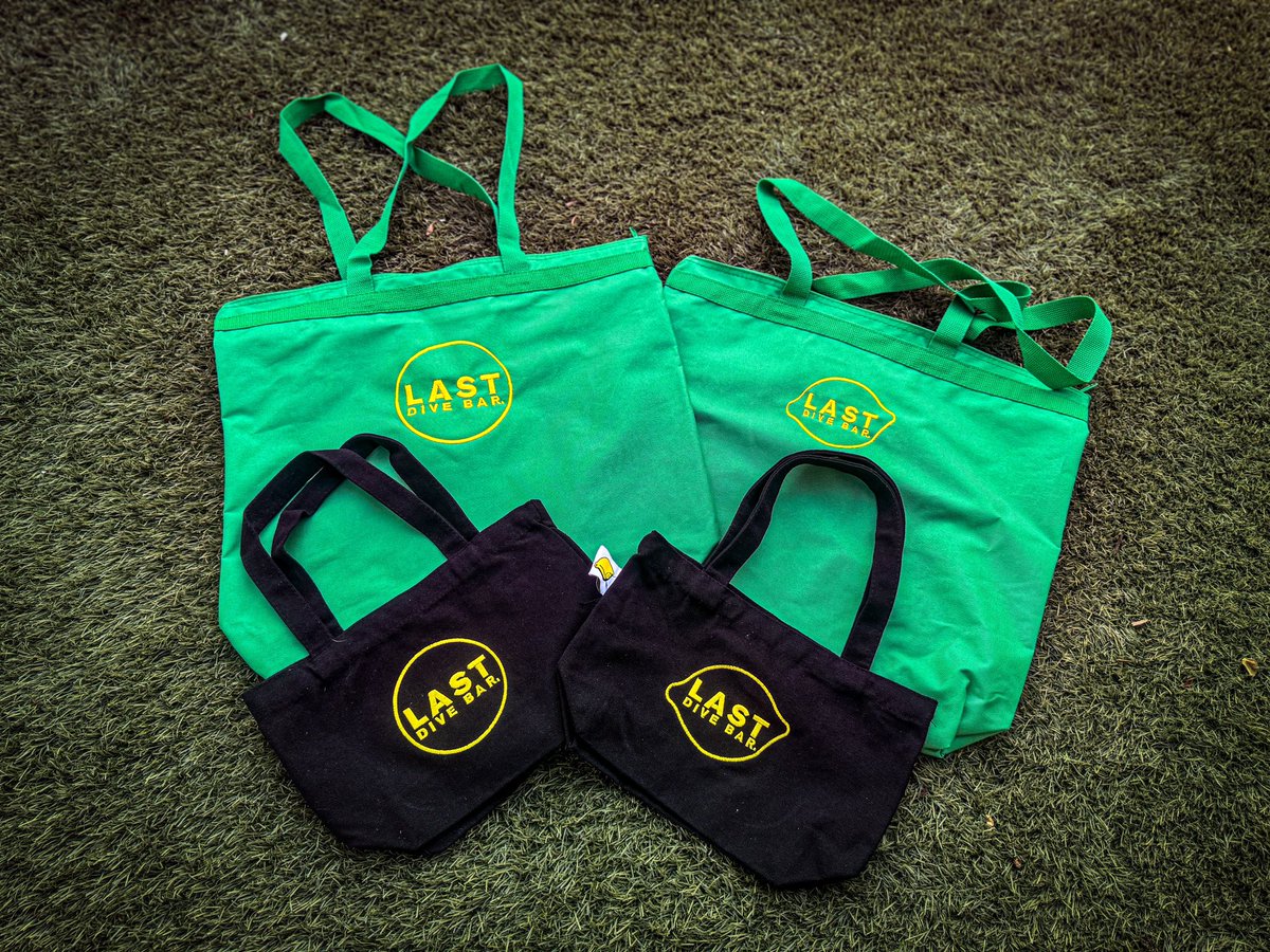 LastDiveBar's tweet photo. 🍋Dive Bar Lemonade Totes Live🍋

The much anticipated collab between us and east bay creator @lemonade51o is here! 

Totes come in two styles and two sizes. Please ensure you select the correct one as we have a very limited amount of each. 

🔗: https://t.co/L8VXcFoX2I https://t.co/YAJSSYEMiz
