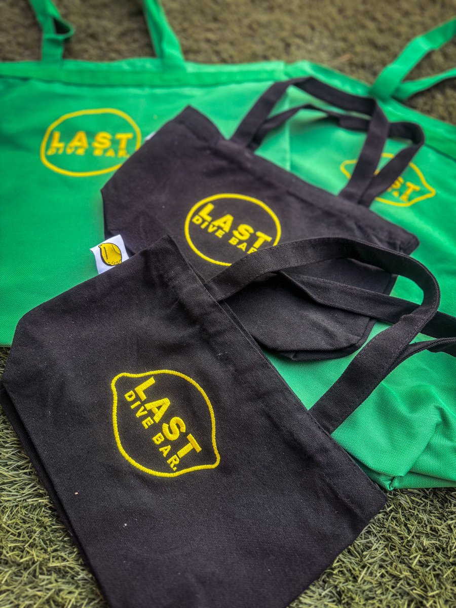 LastDiveBar's tweet photo. 🍋Dive Bar Lemonade Totes Live🍋

The much anticipated collab between us and east bay creator @lemonade51o is here! 

Totes come in two styles and two sizes. Please ensure you select the correct one as we have a very limited amount of each. 

🔗: https://t.co/L8VXcFoX2I https://t.co/YAJSSYEMiz