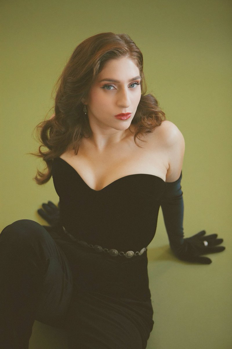 my debut album Remnants is out today on all digital + streaming 
vyd.co/Remnants

Vinyl orders available below: 
btwnearthandsky.bandcamp.com/album/remnants

💚