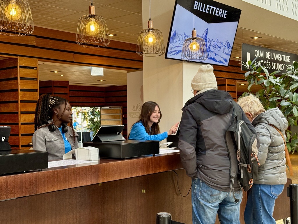 [#FIFAV2024📽️] Une collaboration entre #Excelia et le <a href="/Fifav_LR/">FIFAV La Rochelle</a> qui fonctionne depuis presque 20 ans !

Cette année encore, le FIFAV offre aux étudiants en #Bachelor Management du #Tourisme et de l'hôtellerie une #expérience immersive, qui consolide leur #formation théorique 🎓