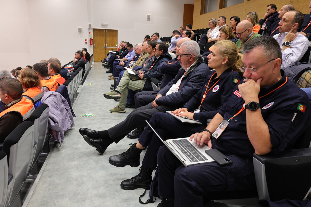 🌍 Hoje, Seia acolhe o 2.º Encontro Nacional de Coordenadores da Proteção Civil com mais de 100 especialistas no CISE. O tema central é as Alterações Climáticas e fenómenos extremos.

#ProtecaoCivil #AlteracoesClimaticas #EncontroNacionalSeia
