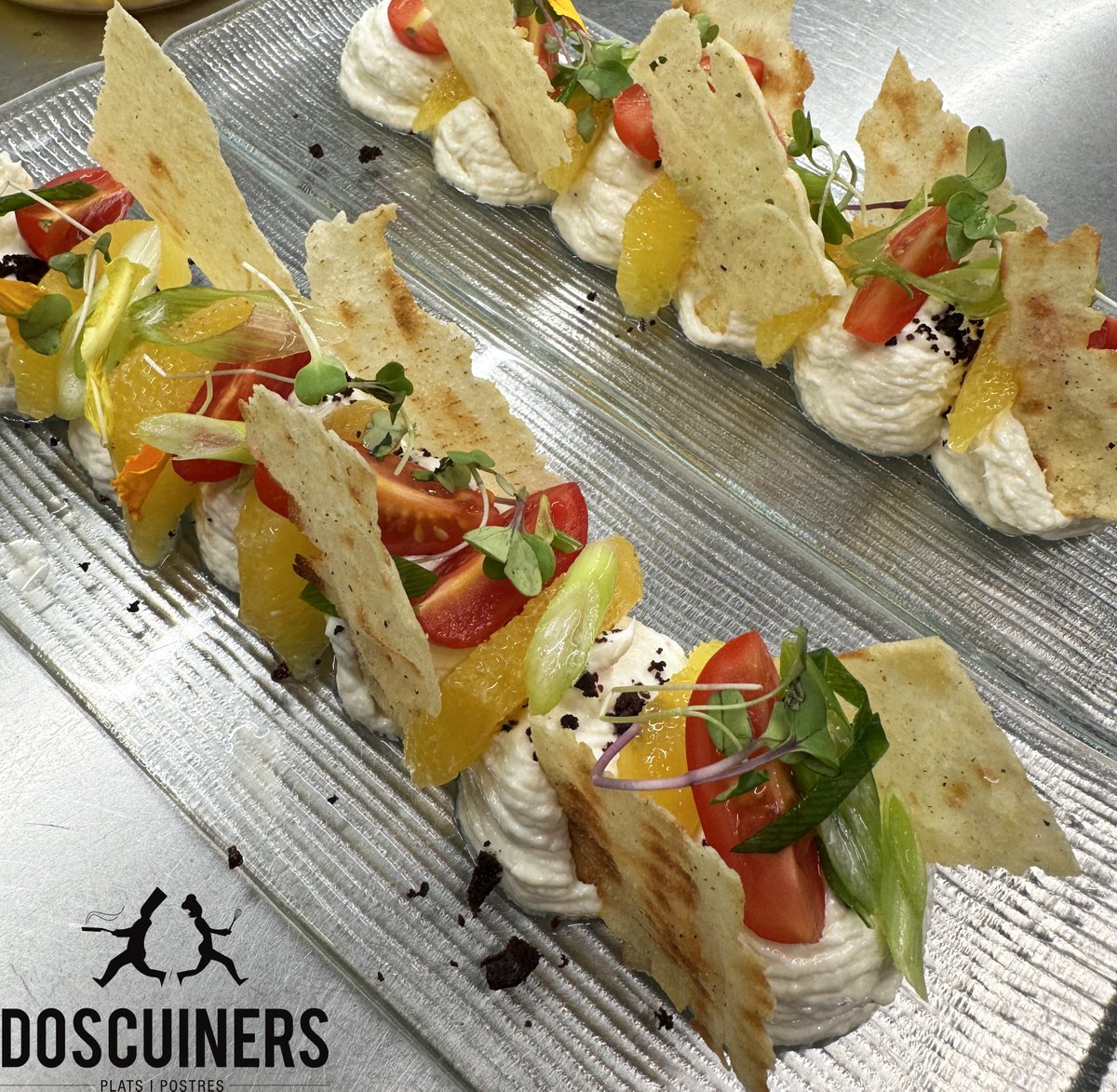 DosCuiners's tweet photo. 😋US ESPEREM😍
Brandada de bacallà amb taronja, tomàquet cirerol, pols d'olives negres i crackers🐟
📌https://t.co/F71p02Nmws
#DosCuiners #Maresme #Mataró #Barcelona #gastronomia #Gourmet #foods #foodlovers #tapas #bcndelicatessen #comidasana #healthyfood #delicious #bacalao https://t.co/xgfxOgPz1W