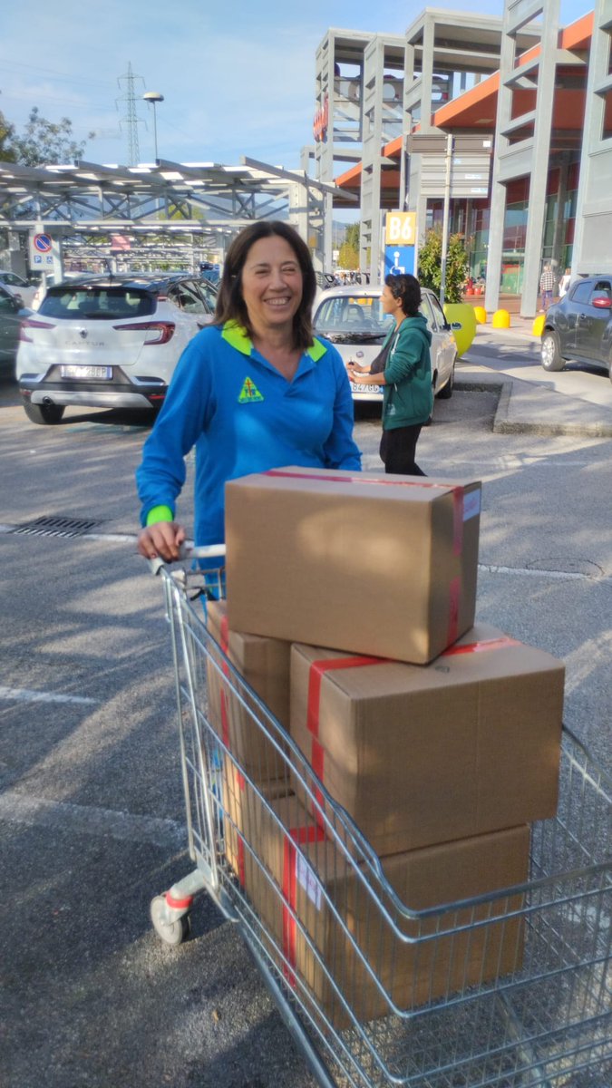 La bellezza di rendersi utili agli altri💛💙

#volontari #miseiolo #misericordia