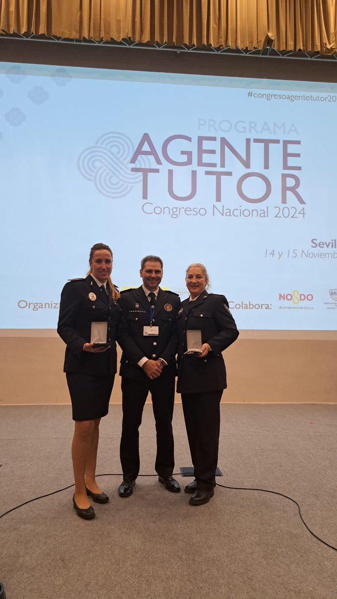 Felicidades a nuestras policías tutoras de Ibiza y Formentera y también al de Santanyí por su condecoración esta mañana en Sevilla.