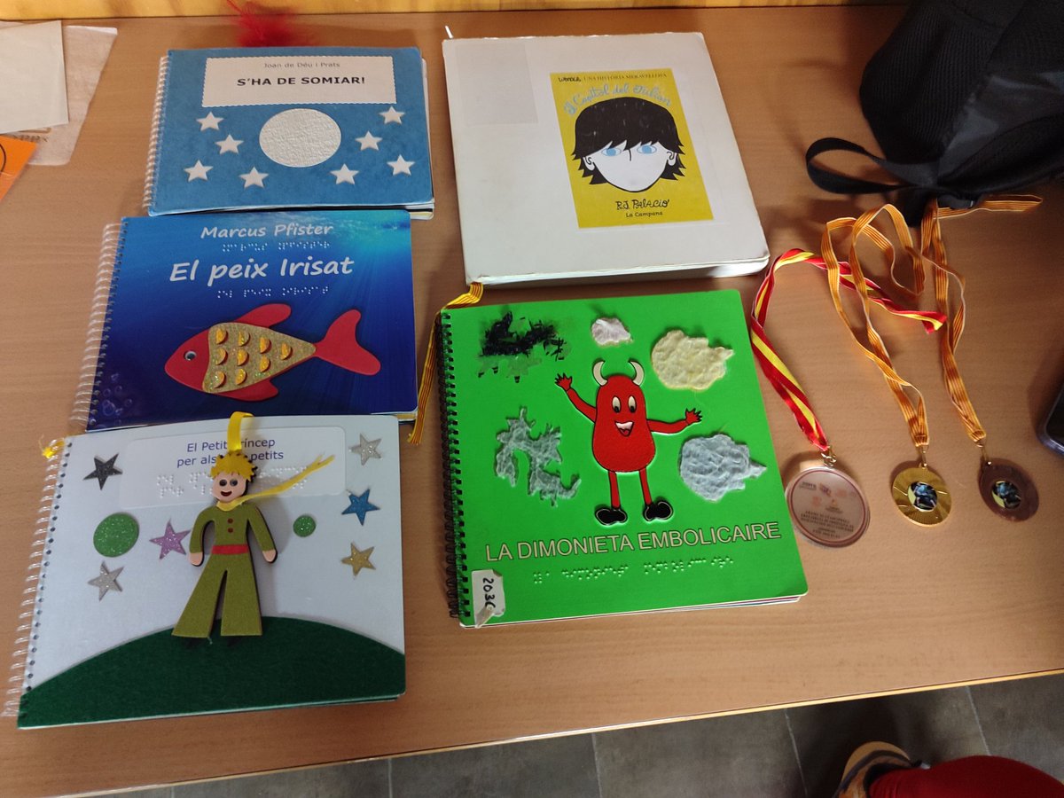 EscolaLaCandela's tweet photo. Avui la @meri_lorca ens ha compartit la seva experiència personal de convivència amb la malaltia degenerativa que l'ha portat a la ceguesa total. És una esportista d'èlit a nivell espanyol que es vol superar dia rere dia. #compartimexperiencies #conscienciació #superació https://t.co/S3tB61gYeJ