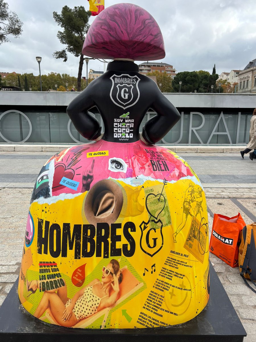 HombresG's tweet photo. Nos enorgullece formar parte de esta 7ª edición de “Meninas Madrid Gallery” @meninasmadrid que rinde homenaje a Velázquez. 
Desde hoy 15 de noviembre hasta el 15 de diciembre, no os perdáis estas icónicas figuras en las calles de Madrid. 😊

📍 Plaza Colón frente al C.Cultural https://t.co/bhBO5obRuK