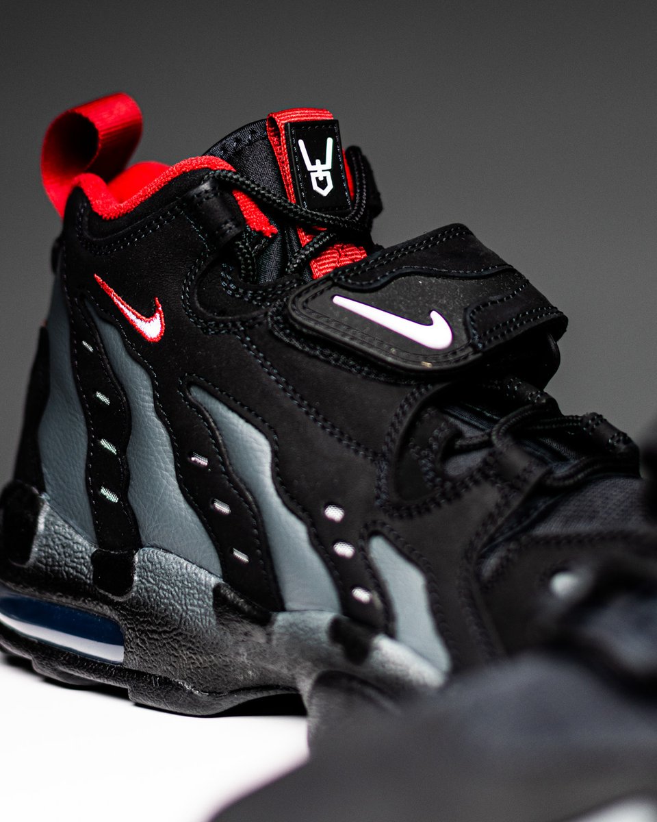 nike dt max 96 on feet