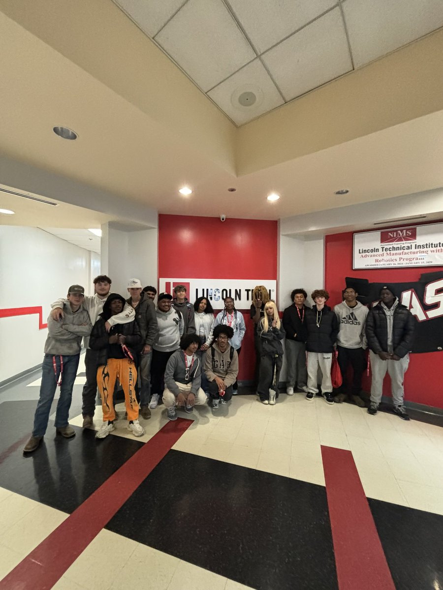 WoodburnMHS's tweet photo. Today, MHS students visited Lincoln Technical Institute’s Mahwah Campus. Lincoln Tech is a vocational training institute that offers high-quality training programs such as the Automotive, Skilled Trades, Health Sciences, Culinary and much more! https://t.co/prhK8KzX0s