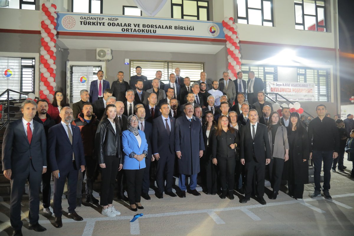 Gaziantep_MEM's tweet photo. Cephesi aydınlık yarınlara bakan 𝗯𝗶𝗿 𝗼𝗸𝘂𝗹 daha açıldı.👏

Türkiye Odalar ve Borsalar Birliği Ortaokulu, TOBB Başkanı Mustafa Rıfat Hisarcıklıoğlu'nun katılımı ile açıldı.

#EğitimŞehriGaziantep'imize 𝗛𝗔𝗬𝗜𝗥𝗟𝗜 𝗢𝗟𝗦𝗨𝗡.💐

🏫📍NİZİP

@tcmeb @Yusuf__Tekin @kemalcebervali @erdalkilinc27