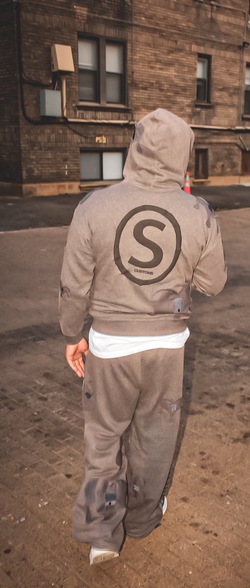 SleekCustoms's tweet image. Check out our new Gear
Come shop🔥🔥