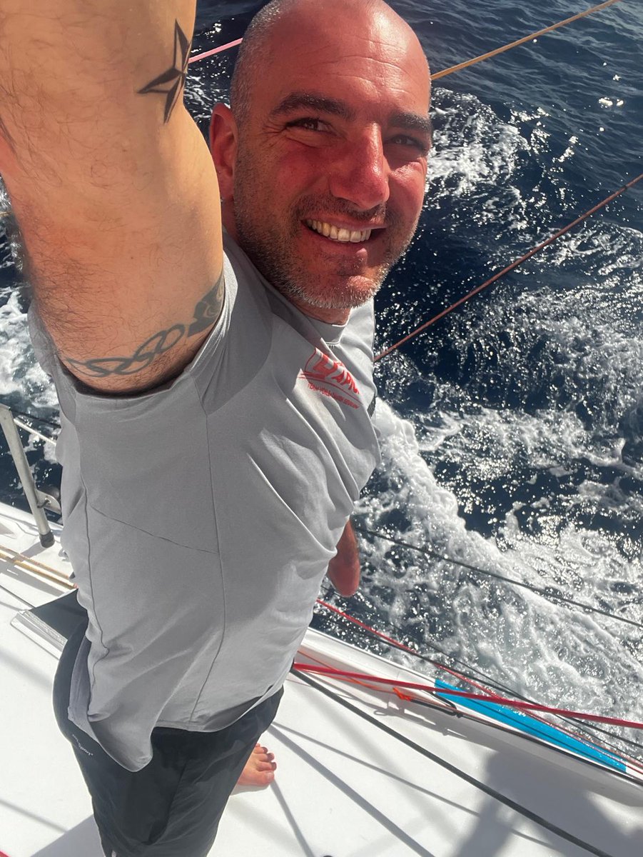 Ça y est, j’ai fait péter le short 🩳🤩
7e au classement après une incroyable remontada, le skipper du @GroupeAPICIL est enfin entré dans sa course 👉 voile.groupe-apicil.com/ca-sourit-aux-… 
#VG2024