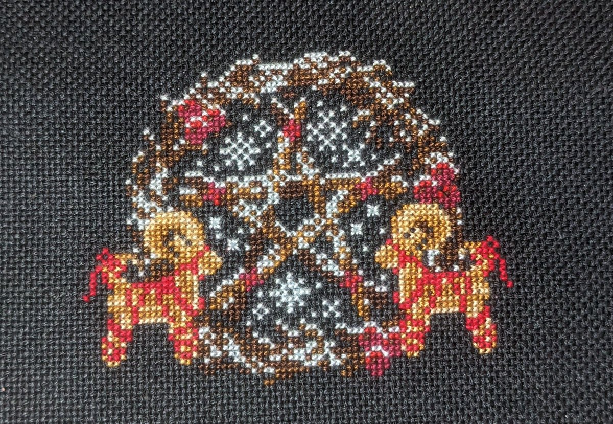 NoGenreLeftBhnd's tweet photo. Super close up of a finished Yule Time Favors from Stitch Sprout. Just in time to get this fully finished into a fun winter ornament. 

Pattern: Yule Time Fabors
Designer: Stitch Sprout
Fabric: 25ct Blackboard Lugana

#CrossStitch #FinishedObject #Yule #Winter #StitchSprout https://t.co/KLZlAmxhXn